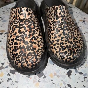 Oofo Leopard Print Slip-On Clogs - Tan & Black used